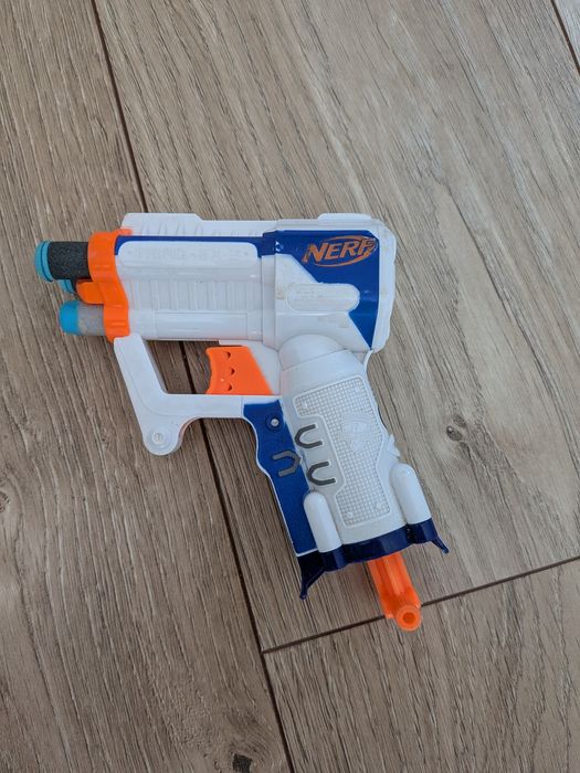 Pistolet NERF mały poręczny dodatkowe strzałki