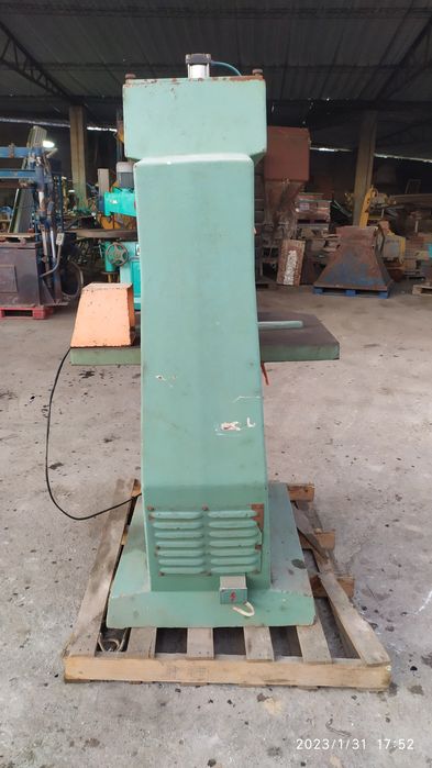 Vendo maquina Carpintaria fresadora e copiadora, marca Frama, modelo 6