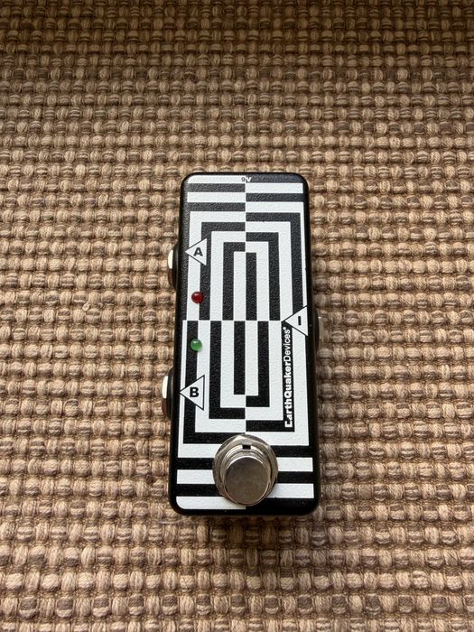 Earthquaker Devices AB box