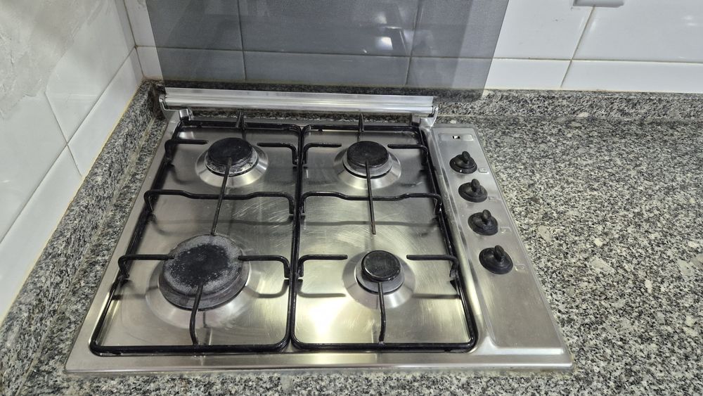 Cozinha semi-completa