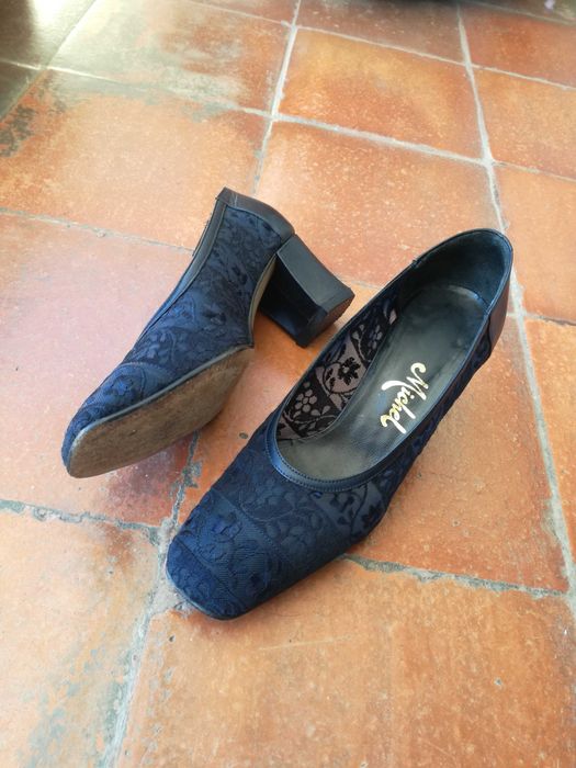 Sapatos em renda, azuis escuros