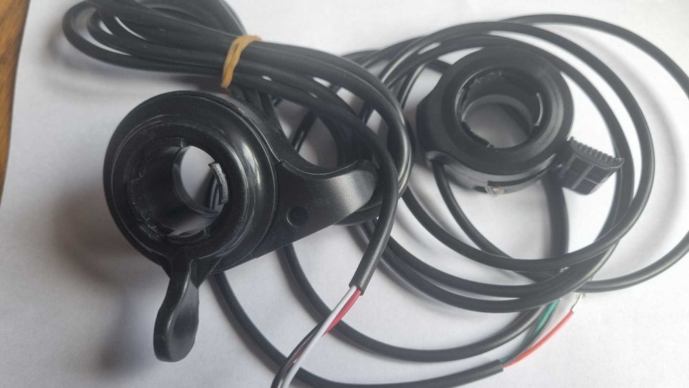 Manetka gazu kciukowa.