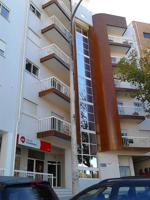 Quarto com casa de banho privativa para rapariga estudante – Marques de Pombal
