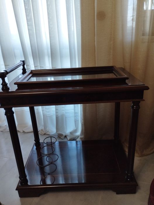 Carrinho de chá em madeira maciça