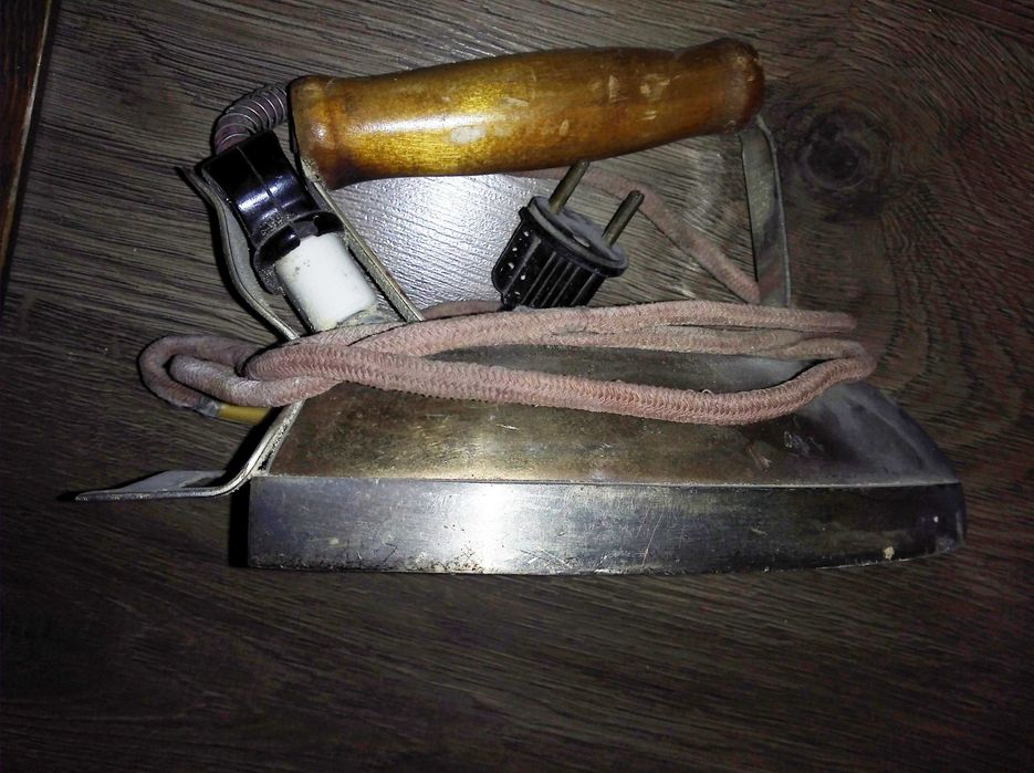 Утюг советский раритетный.