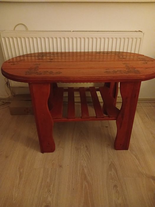 Журнальний столик з дерева