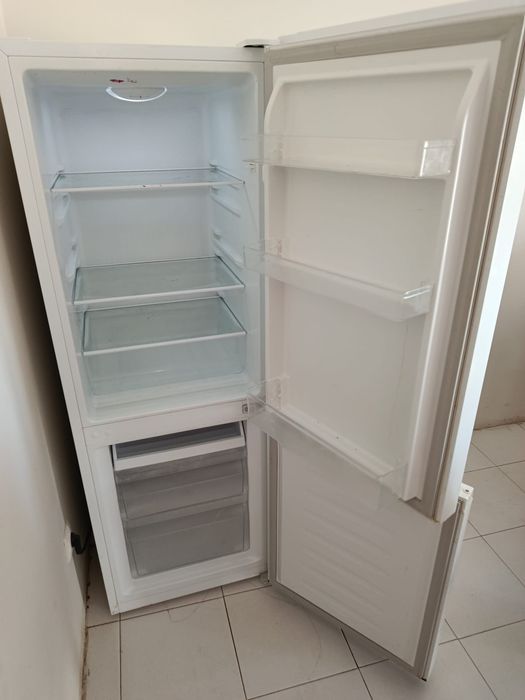 Frigorífico e biombo