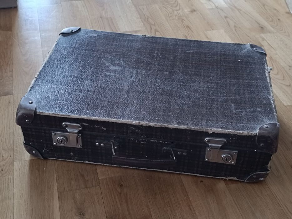 Stara walizka podróżna tekturowa PRL