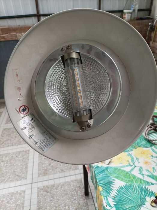 Candeeiro de pé alto