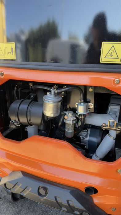 Mini giratória 1,2T com cabine e motor kubota nova
