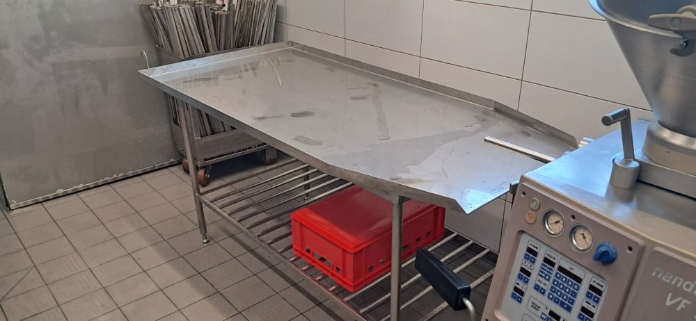 Stół nierdzewny pod nadziewarke