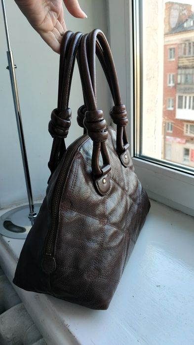сумка від відомого дизайнера Oscar de la Renta.