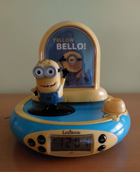 Relógio com rádio dos Minimos