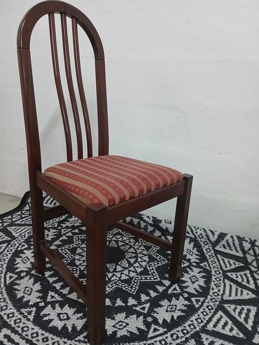 Vendo Cadeira Almofadada