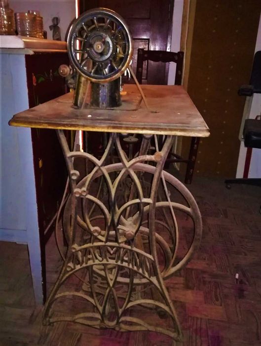 Máquina de costura Naumann - anos 20