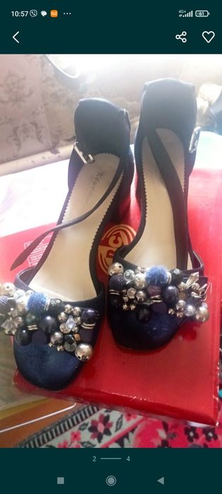 Продам замшеві босоніжки