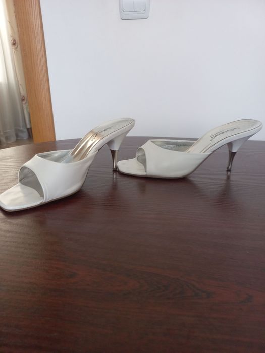 Білі босоніжки 35 розмір