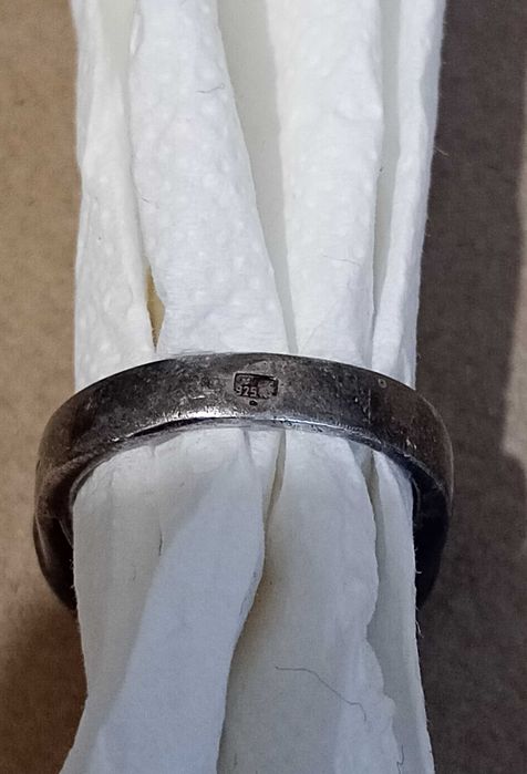 Pierścionek ze srebra (925)