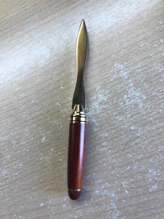 abre cartas + lupas dourado com cabo de madeira na caixa original