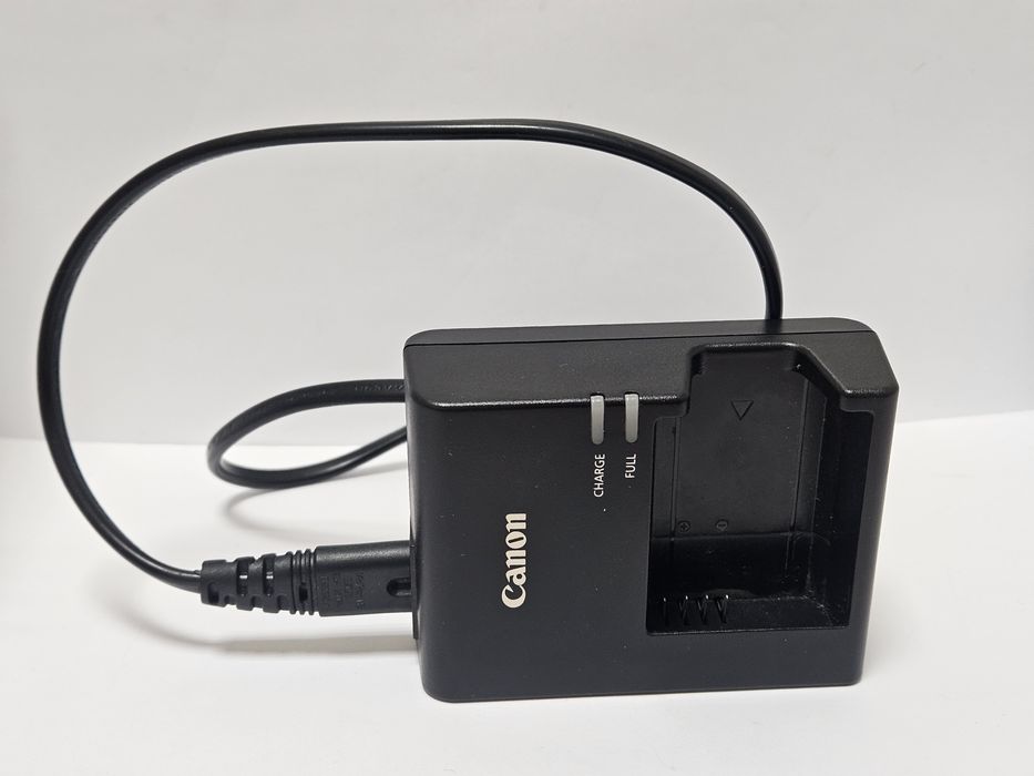 Canon EOS 1300D фотоапарат в ідеальному стані