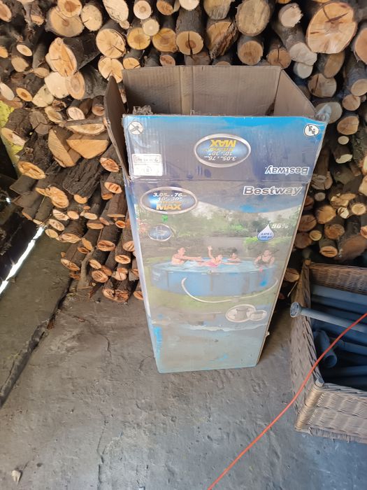 Basen z całym osprzętem