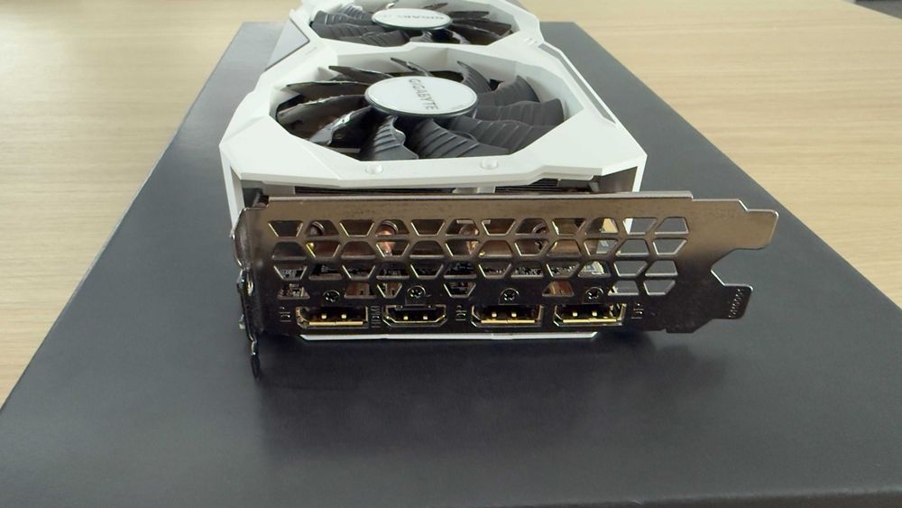 Gigabyte GeForce RTX 2070 SUPER GAMING OC 8GB WHITE – 3 wentylatory