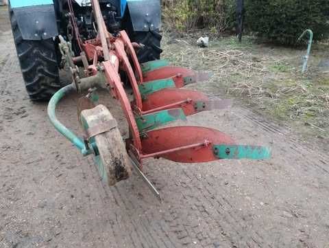 Плуг KVERNELAND трьохкорпусний