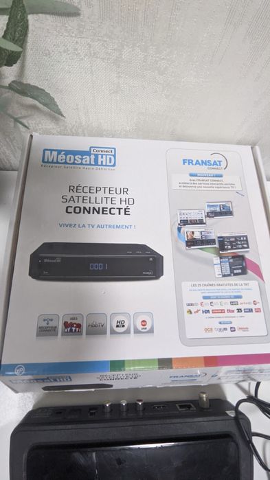 Ресивер для спутникового телевидения.