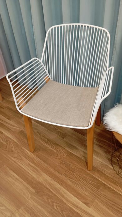 Conjunto de 2 cadeiras como nova + mesa de decoração
