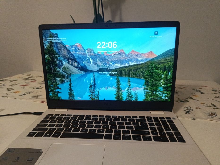 Biały Laptop DELL