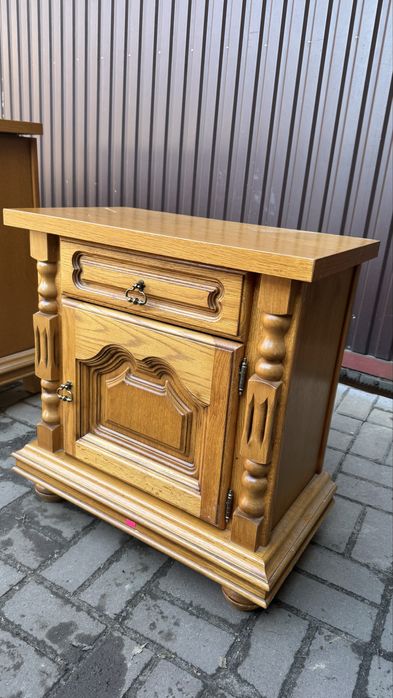 2 тумбы, картина Ромашки, цена за тумбы, мебель из Европы