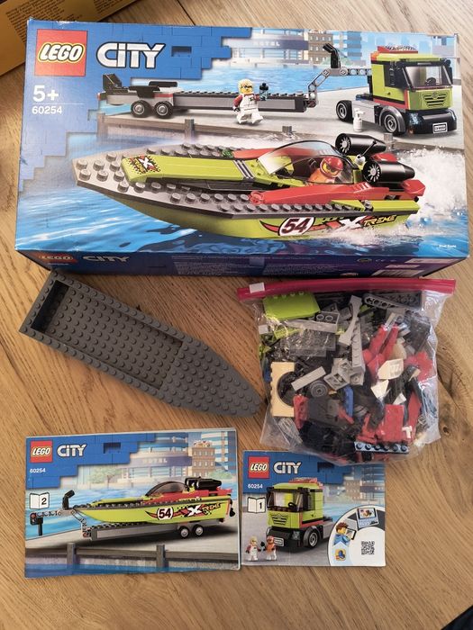 LEGO city 60254 Transporter łodzi wyścigowej