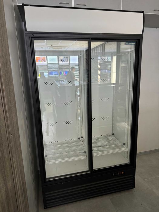 Холодильные шкафы б у (холодильна шафа вітрина )