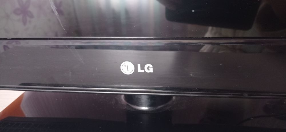 Телевізор працюючий 32 дюйми