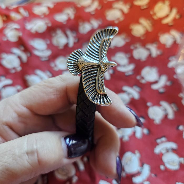 Modna pleciona branzoletka z orłem