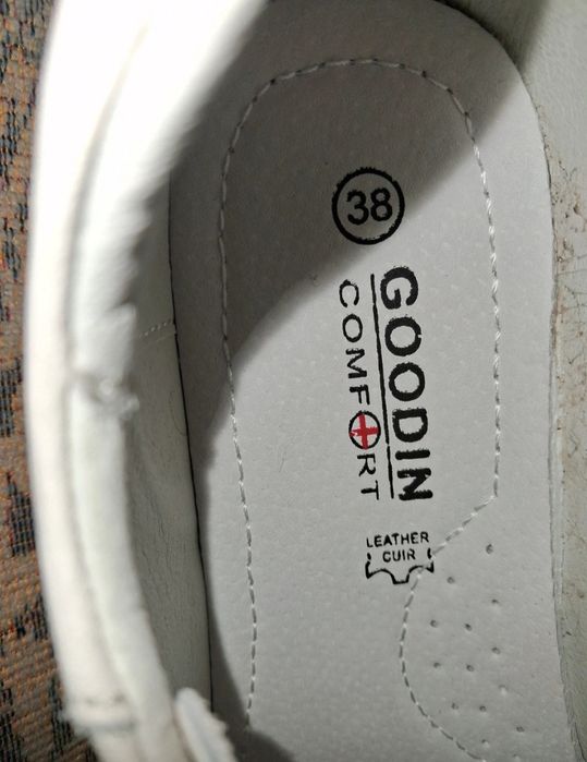 Sneakersy 39 skóra naturalna Nowe białe beżowe beżowe