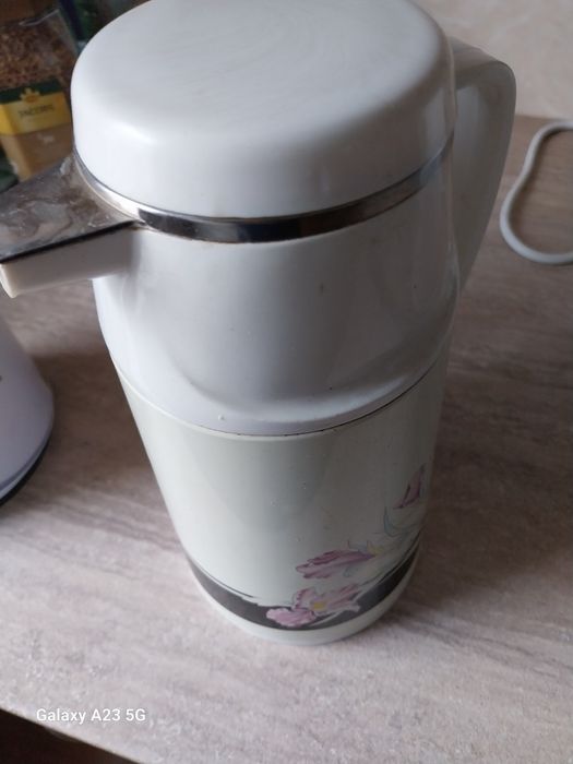 Termos mały 1 l na ,zdięciach