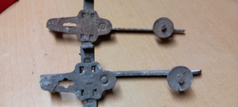 Stare łyżwy PRL łyżwy żabki łyżwy doczepne cena za 2 szt