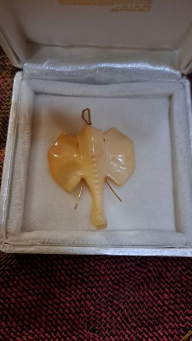 Pendente vintage material nobre e Ouro 800.