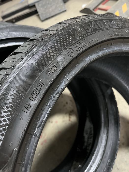 Para opon letnich 245/40/19 semperit