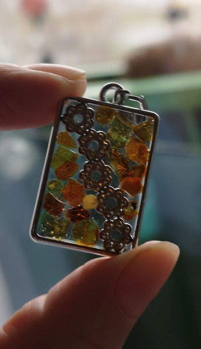 Piękna zawieszka. Bursztyn