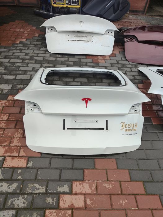 Tesla Model Y 2020-2024 Кришка багажника ляда з незначними ньюансами