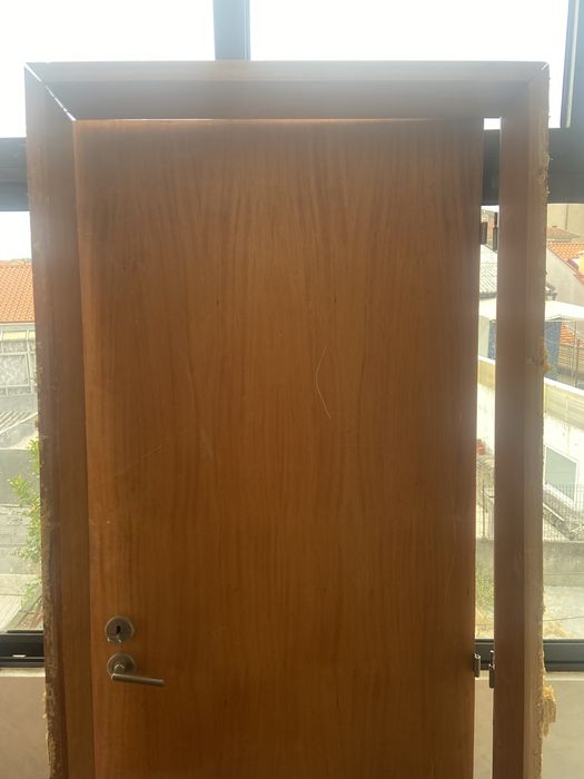 Porta com batente