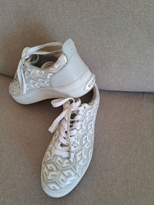 Tenis Guess com pouco uso