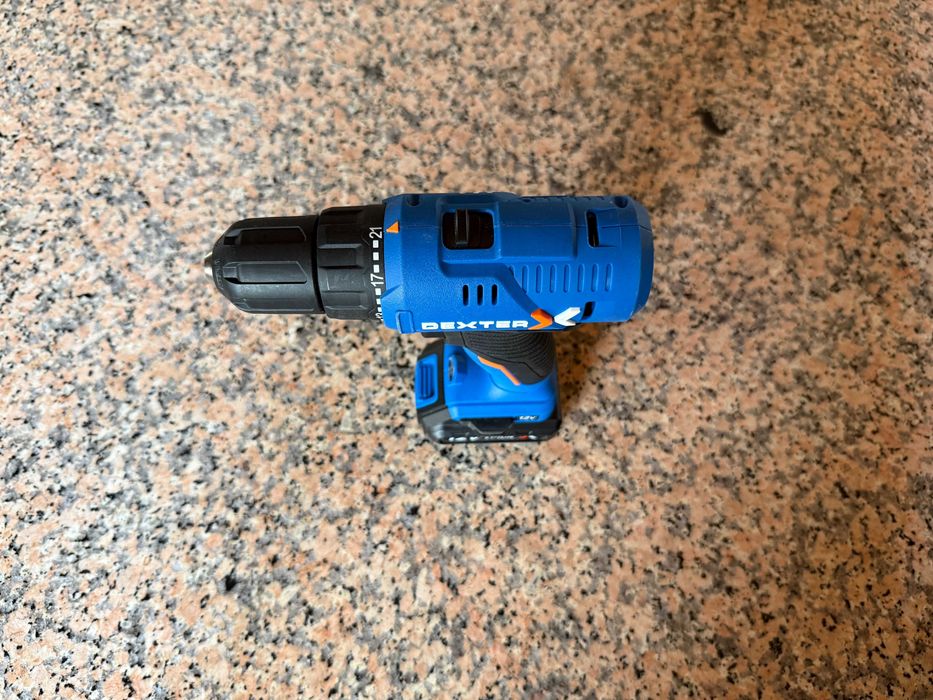 Berbequim aparafusador Dexter 12V com bateria e mala