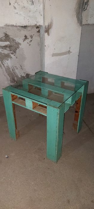 Mesa com tampo de vidro