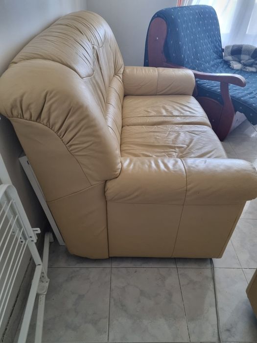 2 sofas couro - vendo separado também