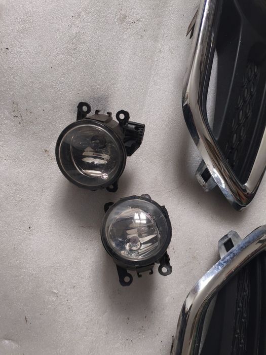 Atrapa Grill halogeny przód Renault Captur