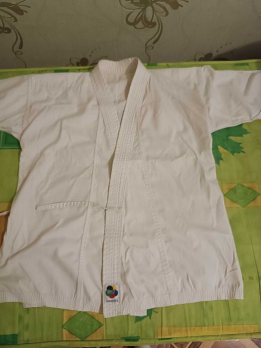 Кімоно, амуніція, сині пояса.