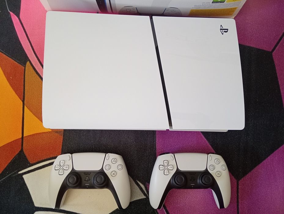 PS5 Slim 1TB (Edição Disco) + 2 Comandos DualSense + Fatura e Garantia